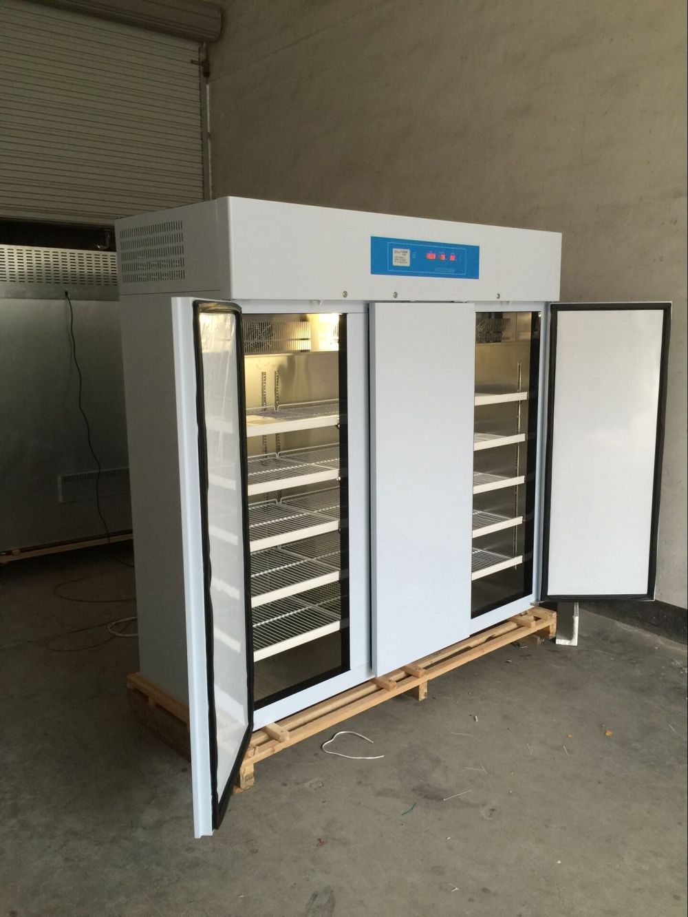 人工气候培养箱三门2000L PRX-2000C图片